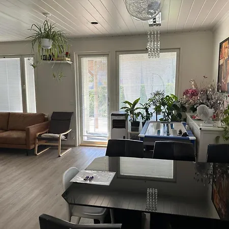 100m2 Moderni Paritalo Omalla Pihalla Helsingissa